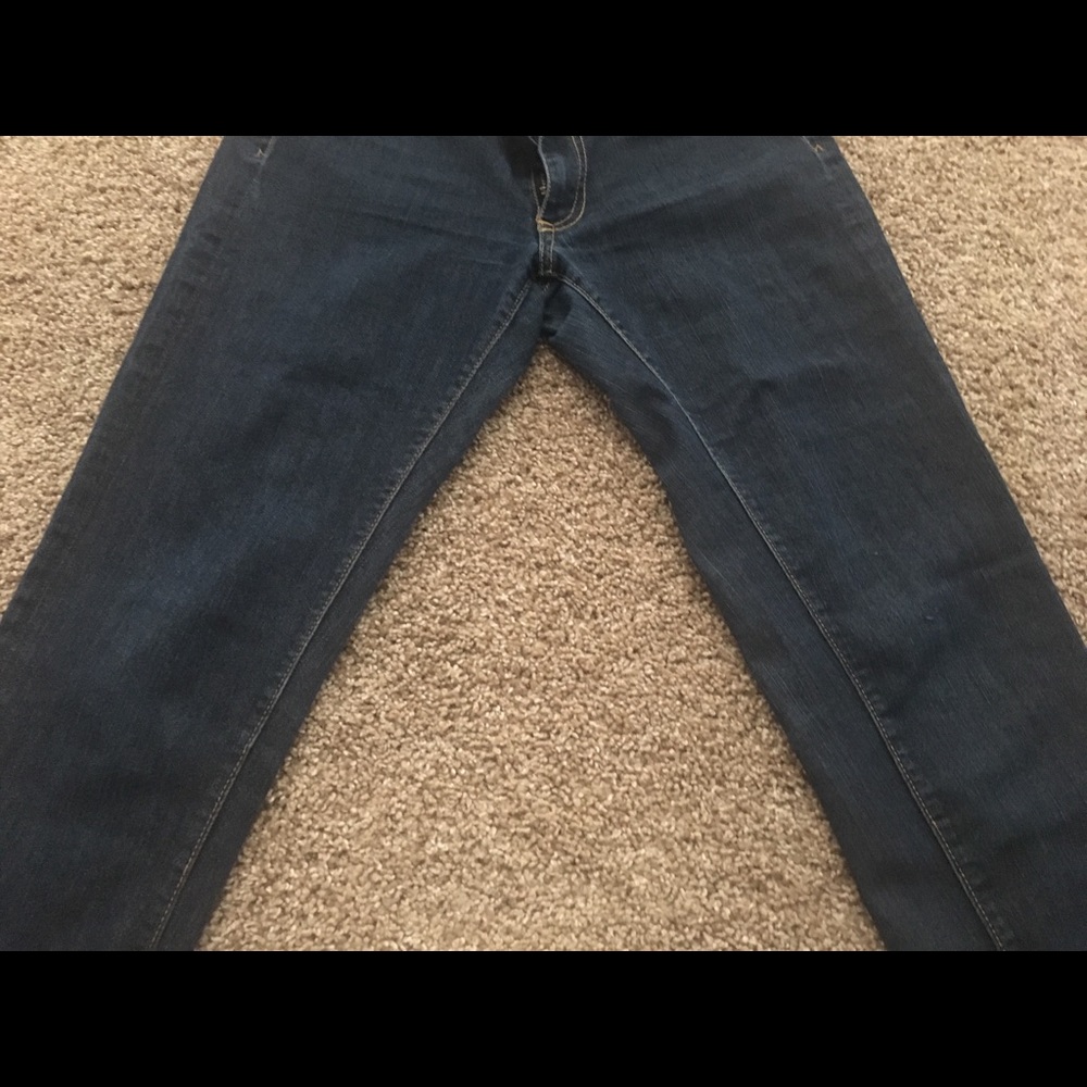 AG Skinny jeans- in great condition!! Size 28!